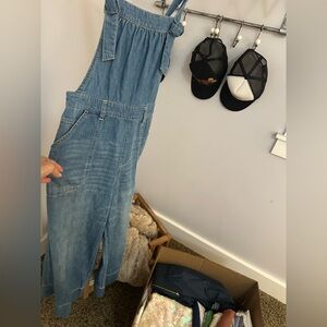 Cute wide leg cropped overalls.